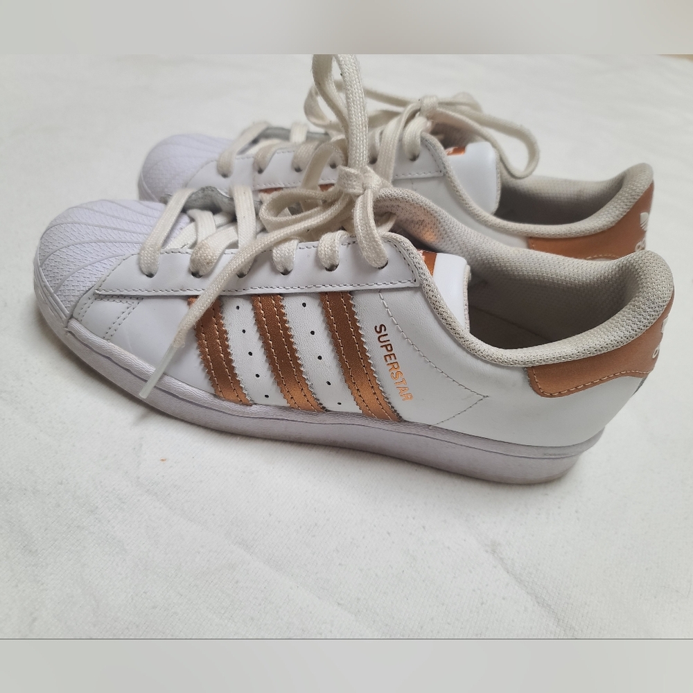 Adidas White and Gold Superstar Sneakers Size 6.5 - Picture 5 of 10